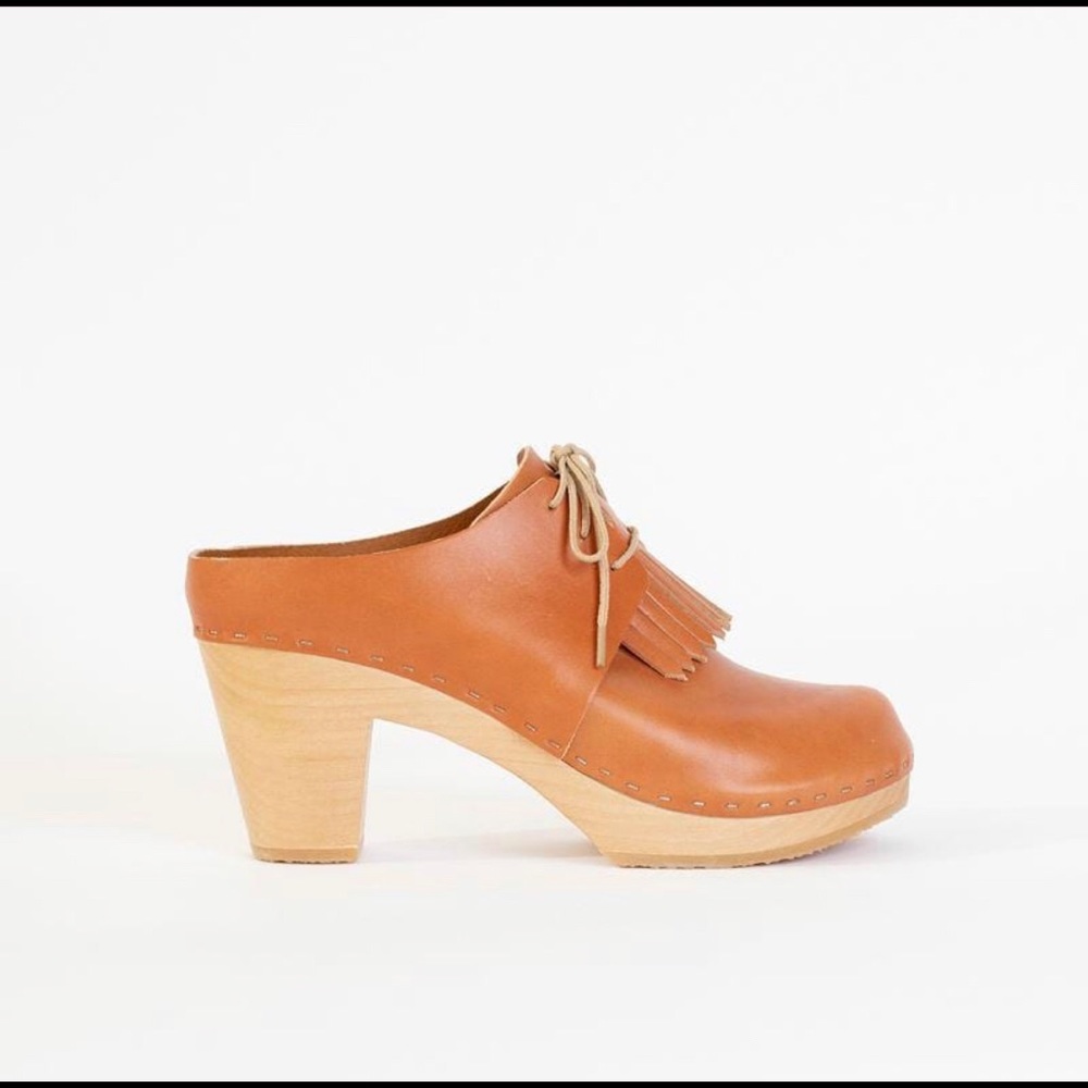 Bryr Clogs - Millie w/ removable kilt - sz 38!